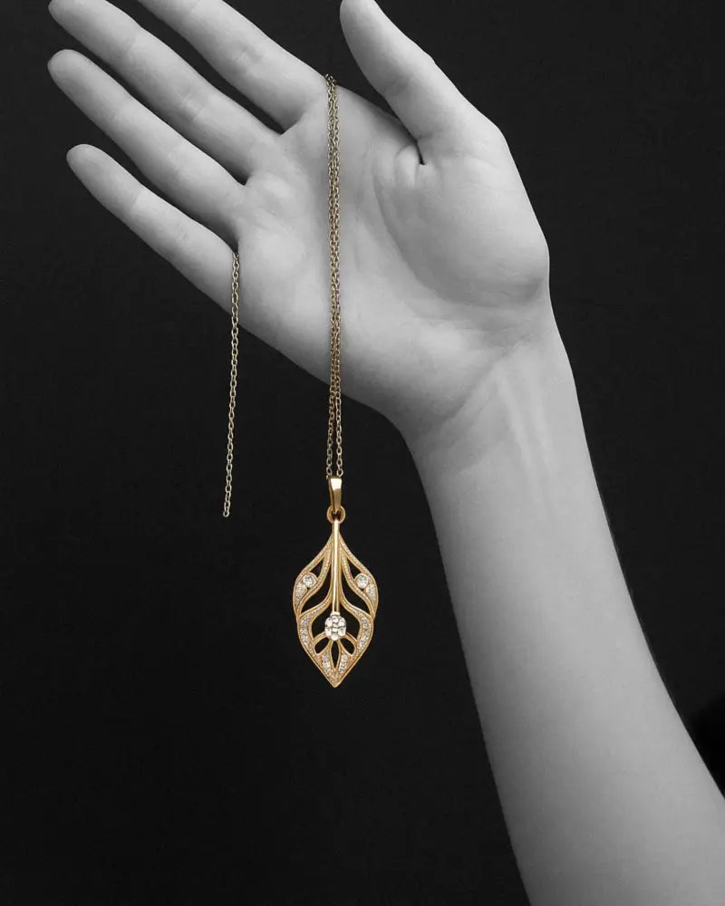 Collier Floréa en or avec pierres fines et diamant central precommande-collier-florea-leclat-feuillu-de-la-haute-joaillerie-304